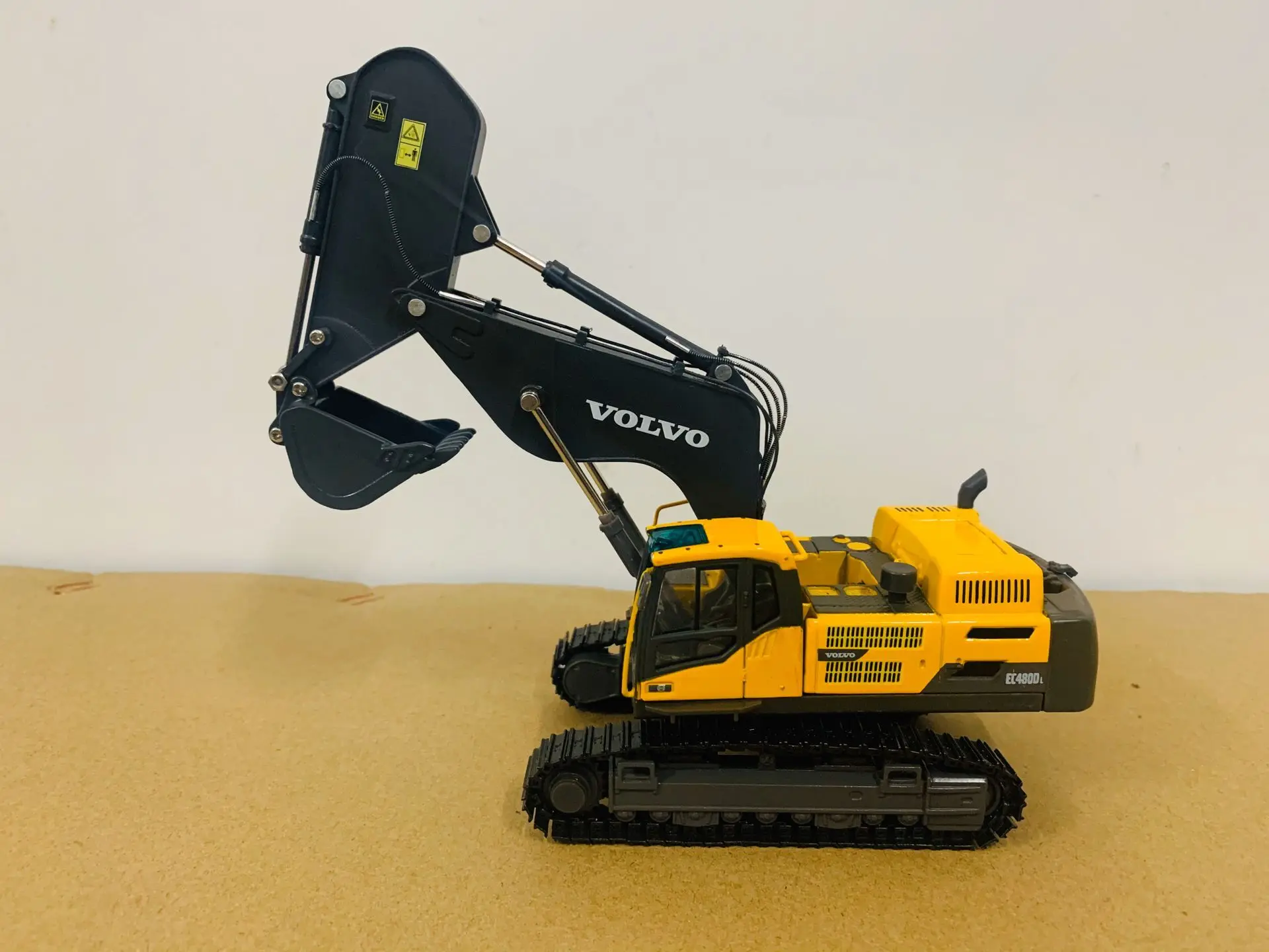 EC480D L Rock Arm Excavator/Hammer 1:50 Scale Diecast/Resin Model