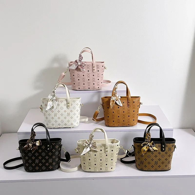 

Vegetable Basket Bag Women's 2025 New Light Luxury High-end Texture Commuter Portable Messenger Bucket Bag
