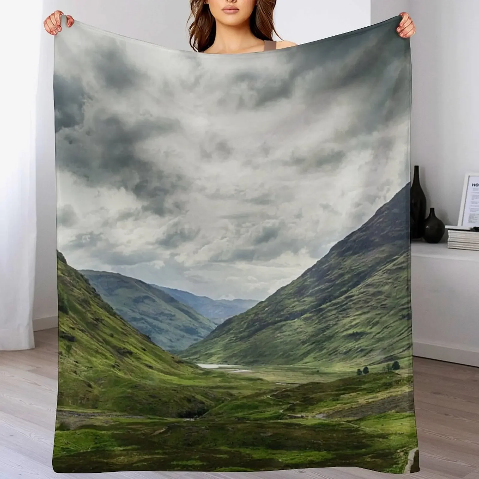 

Road to Glencoe Throw Blanket Summer Beach Picnic Blankets