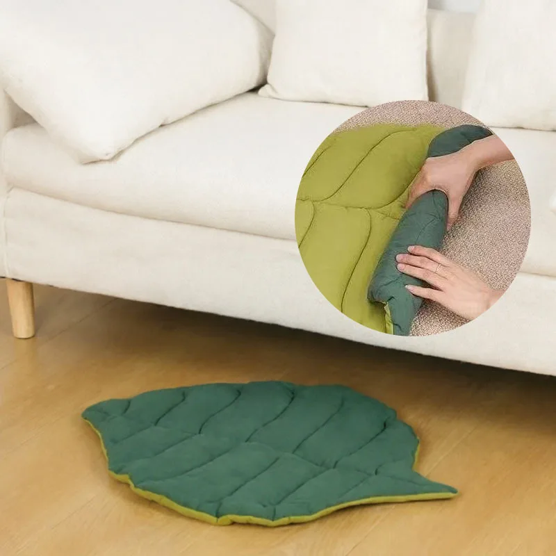 Reversible Leaf-Shaped Cat Bed Mat Soft Plush Pet Sleeping Mat for All Seasons Machine Washable Suitable for Cats And Small Dogs