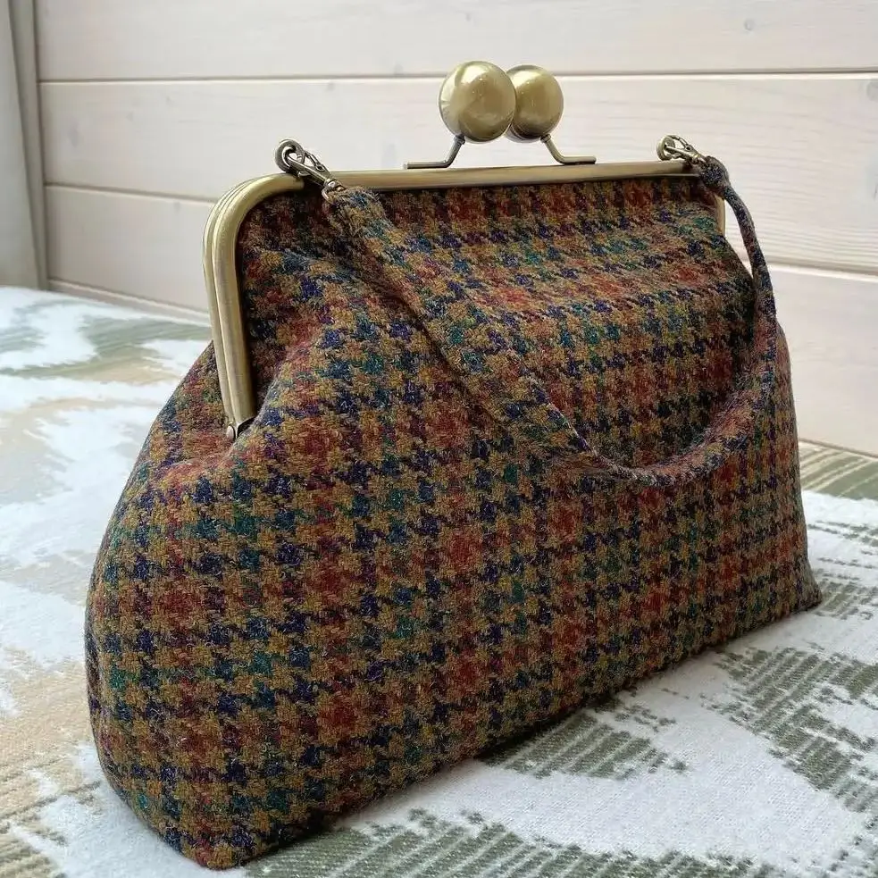 

Lost in Vintage Kisslock Bag Classic Plaid Woolen Fabric Frame Clutch Bronze Large Ball Kiss Lock Evening Clutch 33x25x10cm