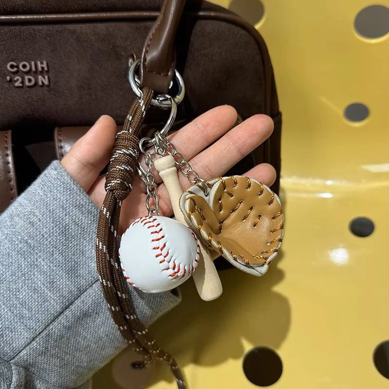 Mini-Baseballhandschuh Holzschläger Schlüsselanhänger Damen-Taschenzubehör Sportwagen-Schlüsselanhänger Geschenk für Mann und Frau – Detail 3