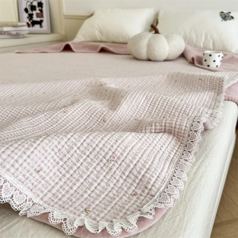 Double-sided Velvet Cotton Quilt Bedspread on The Bed Lace Style Quilted Blanket Throw Coverlet Padded Cubrecam Bed Cover Colcha