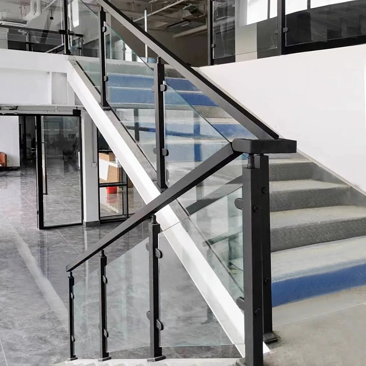 맞춤형 현대식 스테인리스 프레임리스 안전 강화 유리 난간 야외 외부 기둥 계단용 홈 펜스