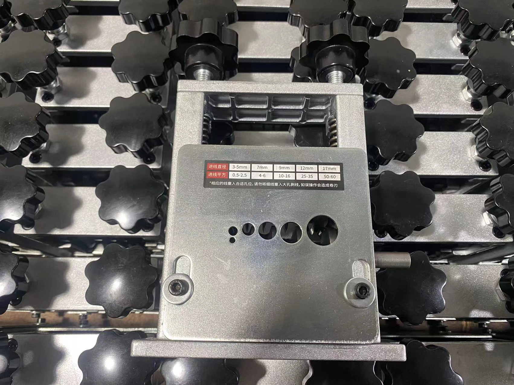 เครื่องลอกสายไฟฟ้า รุ่นใช้ในครัวเรือน ขนาดเล็ก 6 รู 5 ใบมีด สำหรับลอกสายทองแดงและสายเคเบิล