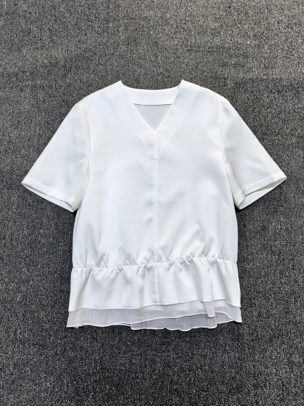 Women'S V-Neck Pullover Shirt, 2026 Spring/Summer New Style, Simple Commuting Style, Double-Layered Hem, Short-Sleeved Top.