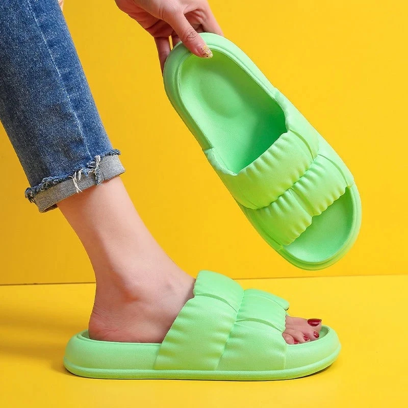 2022 New Summer Women\'s Soft Sole Cloud Slippers Summer Beach EVA Thick Platform Slipper Sandals Non Slip Bathroom Flip Flops