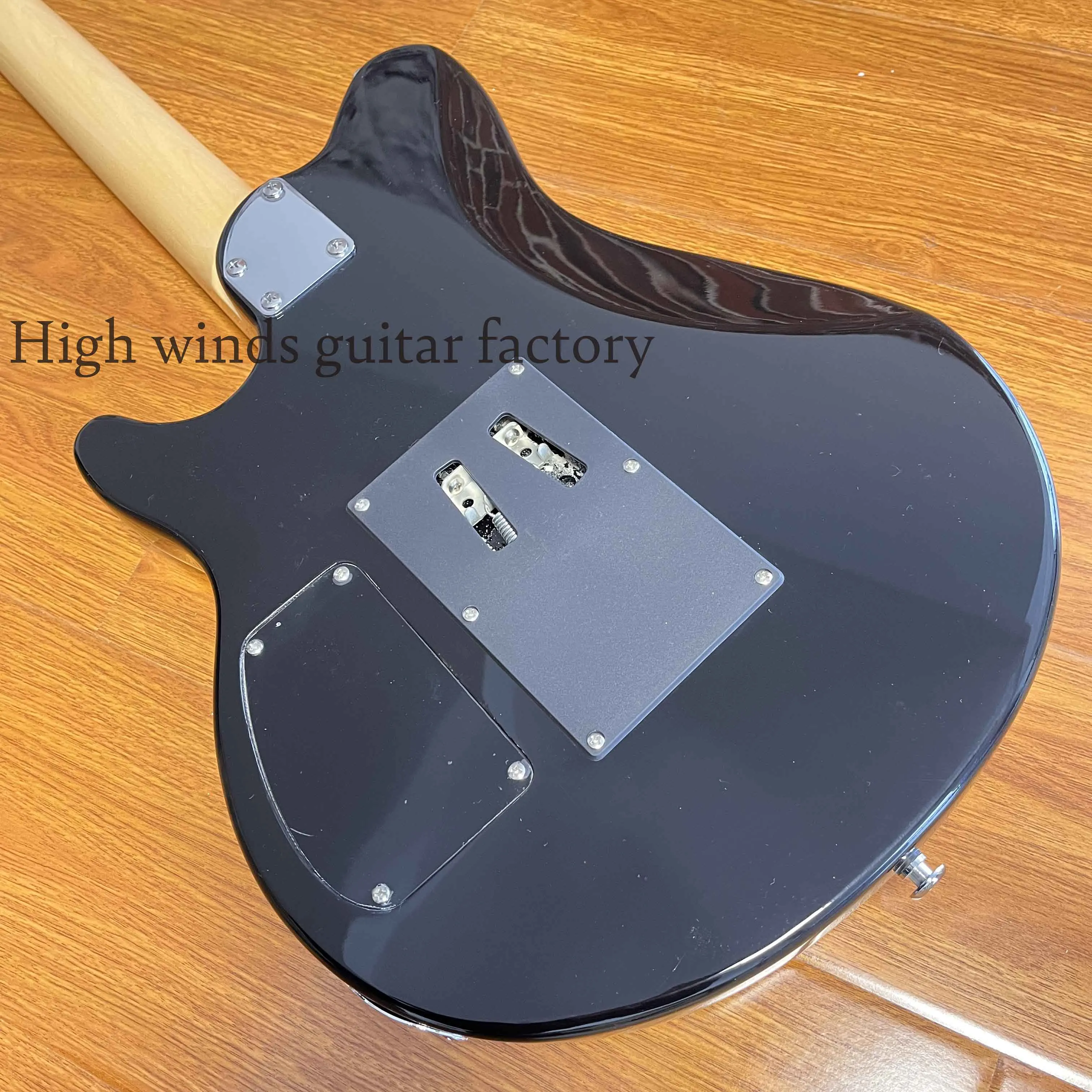 The electric guitar has a two-color pickup with a maple mahogany body and a maple neck