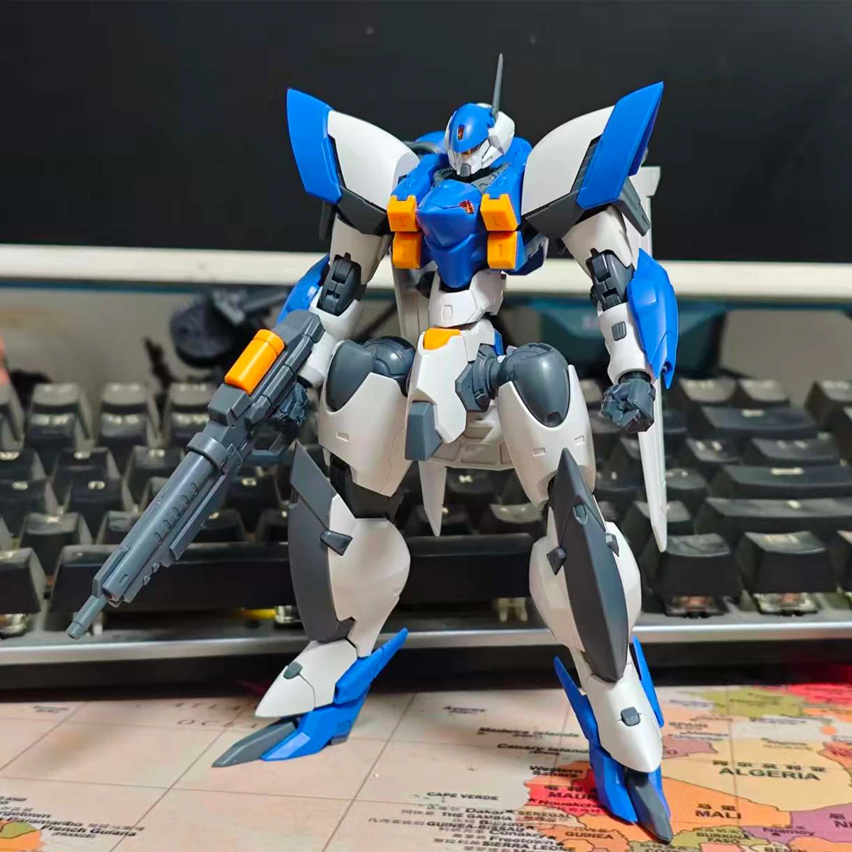 HIPLAY Sheik Mainland Ultra Action Trooper OCR-122 Yunque (Skylark) Blue White Color 1/144 Scale Mecha Assembly Model Kits - view 3