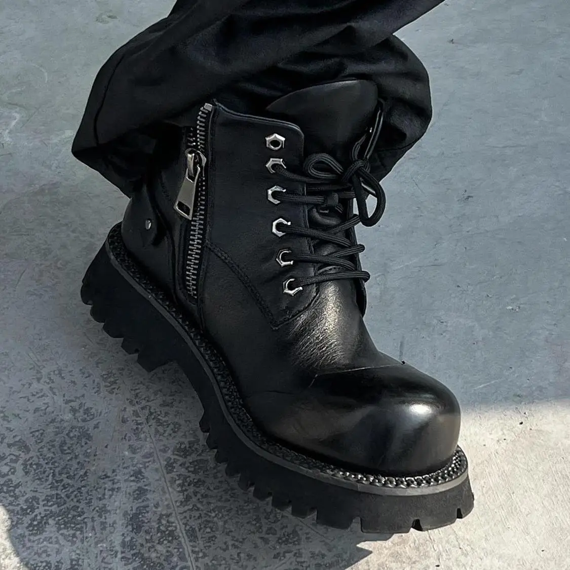 Retro Outdoor Couple Tooling Big Head Men's and Women's Trendy Heightening Locomotive Classic Thick-soled Mountaineering Boots