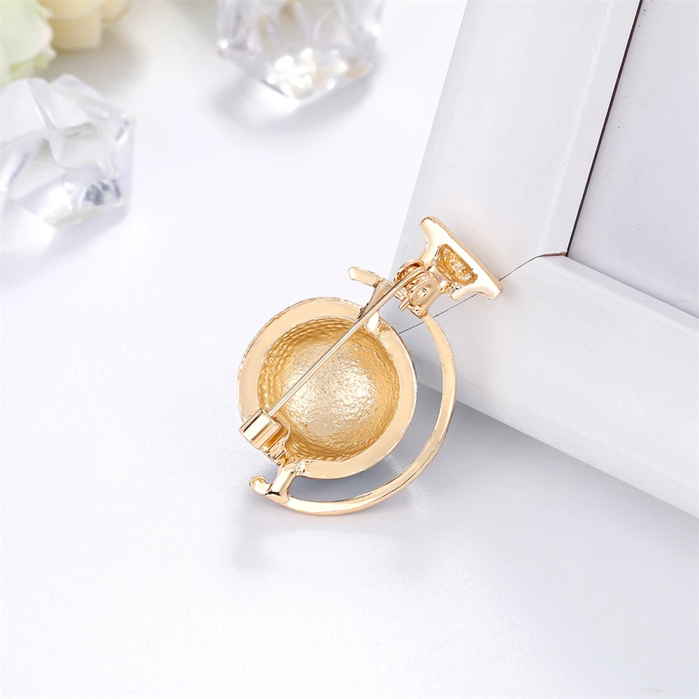 Fashion Enamel Globe Earth Ball Brooch Pins For Women Men Female Jewelry Gifts Creative Metal Astronaut Brooches