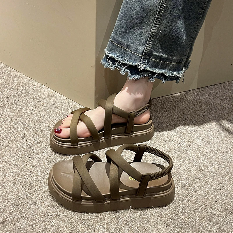 

Новые модные женские сандалии на платформе 2026 года: удобные, нескользящие, для пляжа