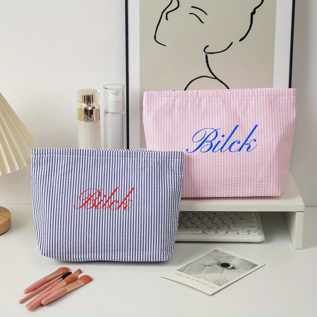 Bolsa de maquiagem com listras com nome bordado, bolsa de lavagem de grande capacidade, bolsa de armazenamento adequada para beleza e itens pequenos diários, presentes perfeitos