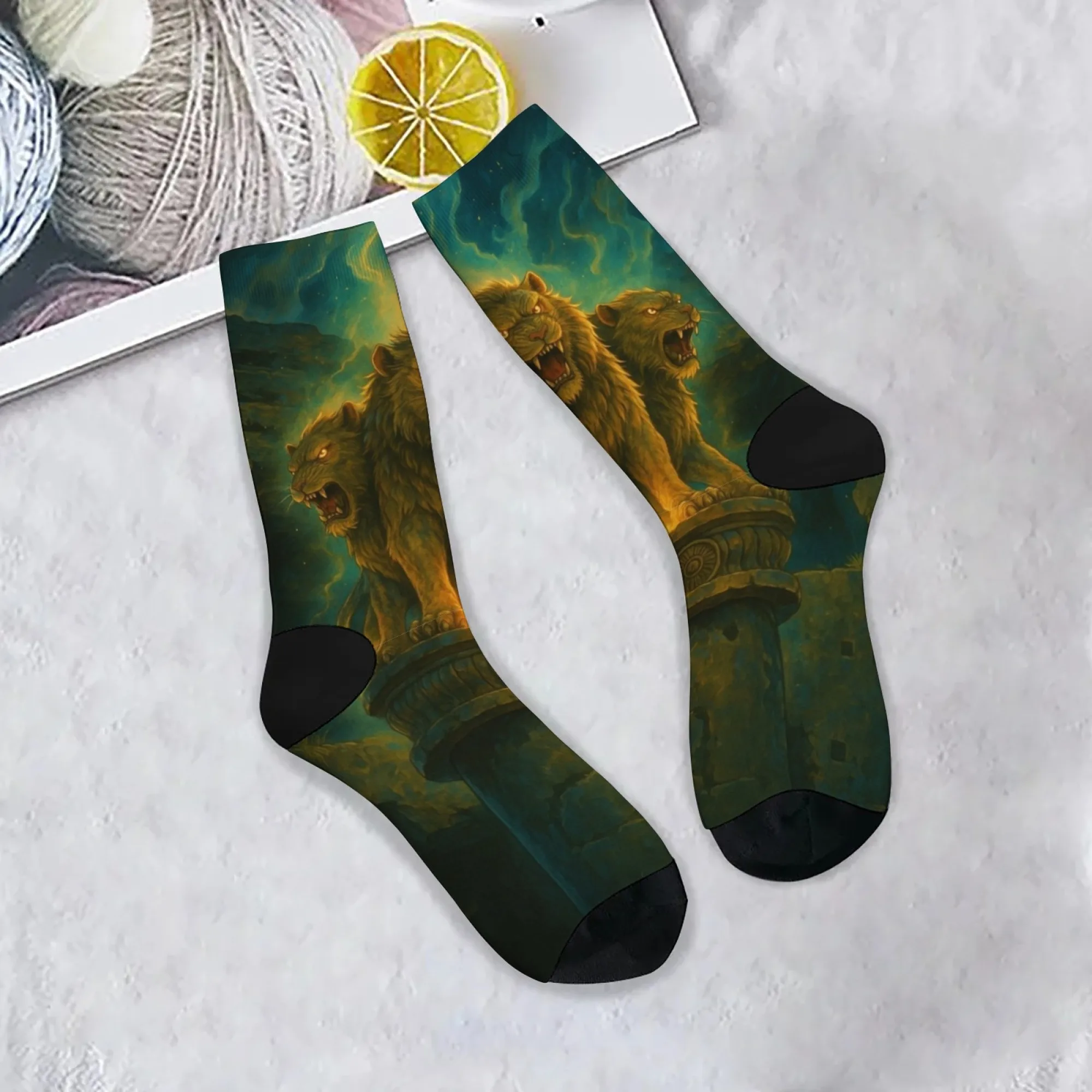 

Мужские носки Mythical Lion Monster в стиле ретро, повседневные модные носки, дышащие противоскользящие спортивные носки на открытом воздухе, новинка, подарок на вечеринку