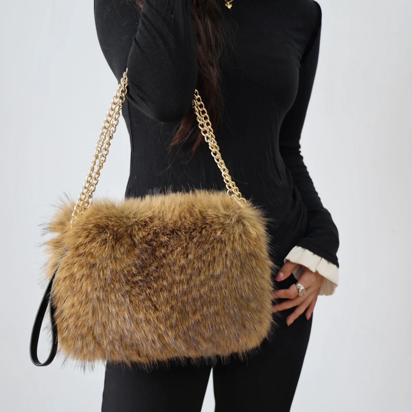

Fuzzy Tote Bag Fluffy Shoulder Bag For Women Ladies Faux Fur Purse for Autumn and Winter