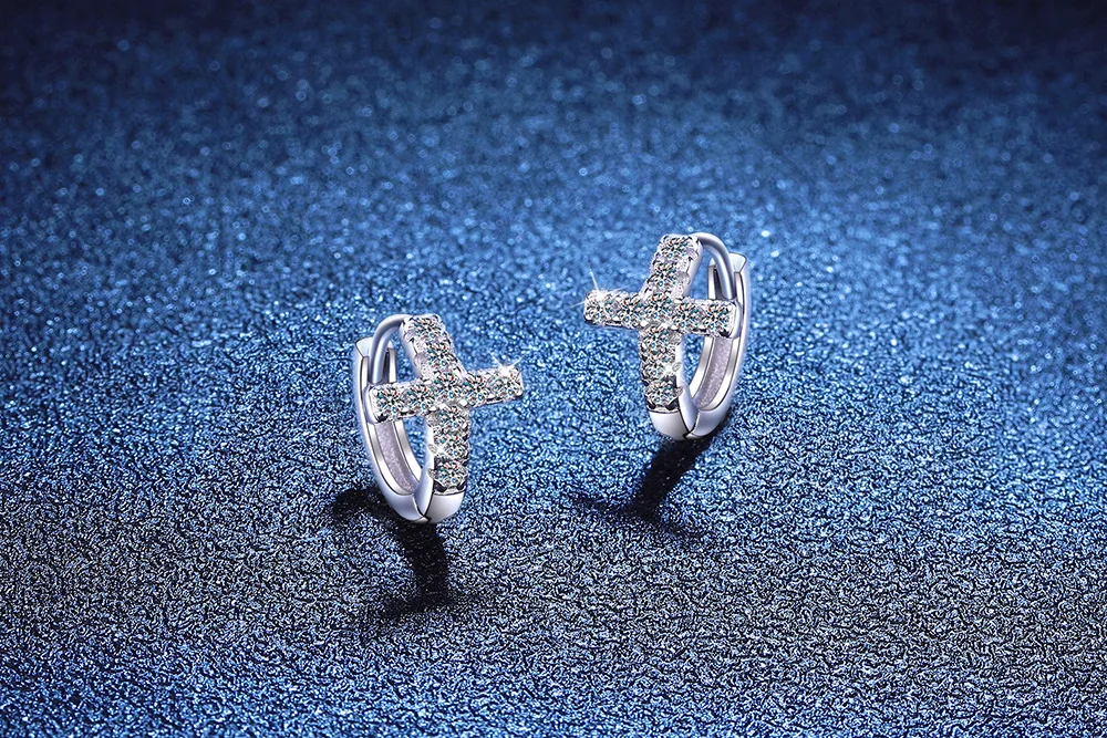 LioraGem Stylish Cross-Shaped Diamond-Studded Earrings, Luxurious and Versatile 30-Point Moissanite Studs Platinum PT950 Stamp