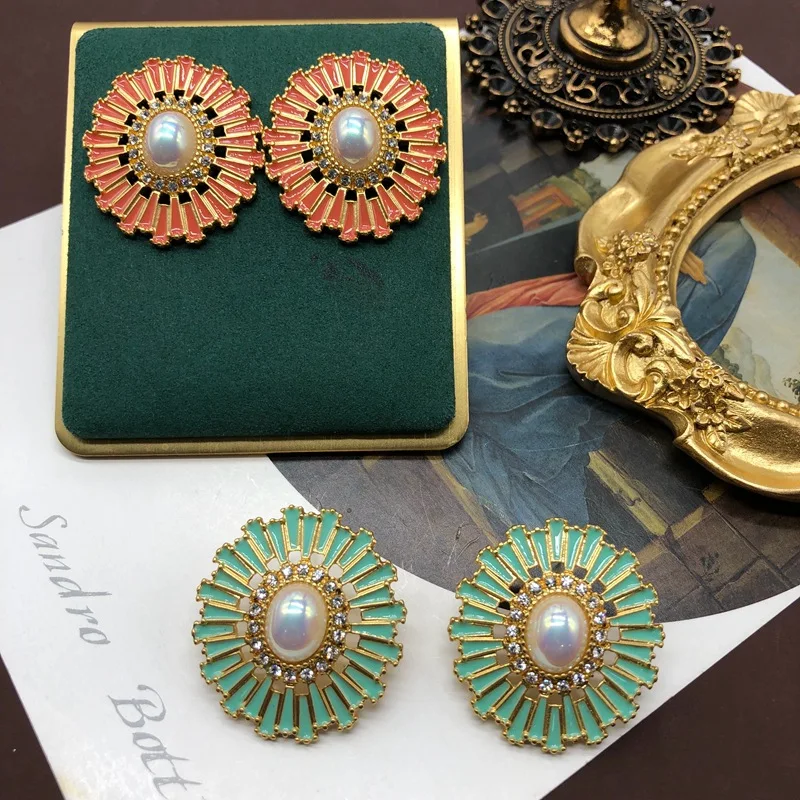 

Palace Vintage Palace Jewelry Set for Women Gold-plated Colored Enamel Glaze Flower Pearl Inlay Diamond Earrings Ear Clips