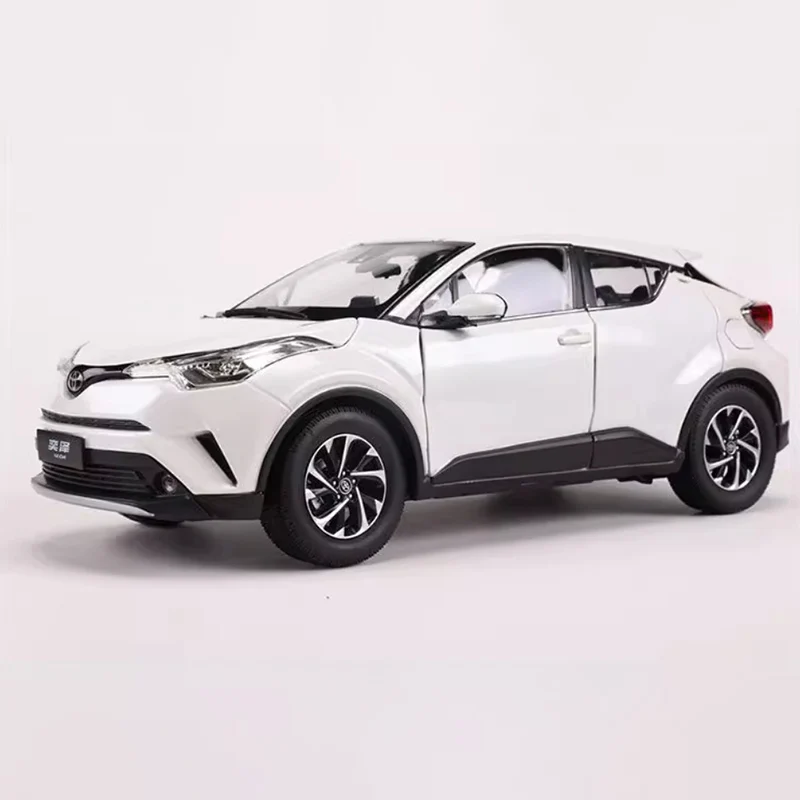 Diecast Originele 1:18 Schaal IZOA Volledige Deur Simulatie Legering Model Auto Statische Display Collectible Gift Speelgoed Decoratie Souvenir