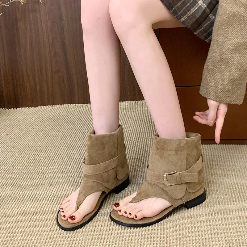 

2026 New Summer Women Sandals Rome Fashion Comfortable Flip Flops Designer Shoes Women Flat Outdoor Women Sandals 5686