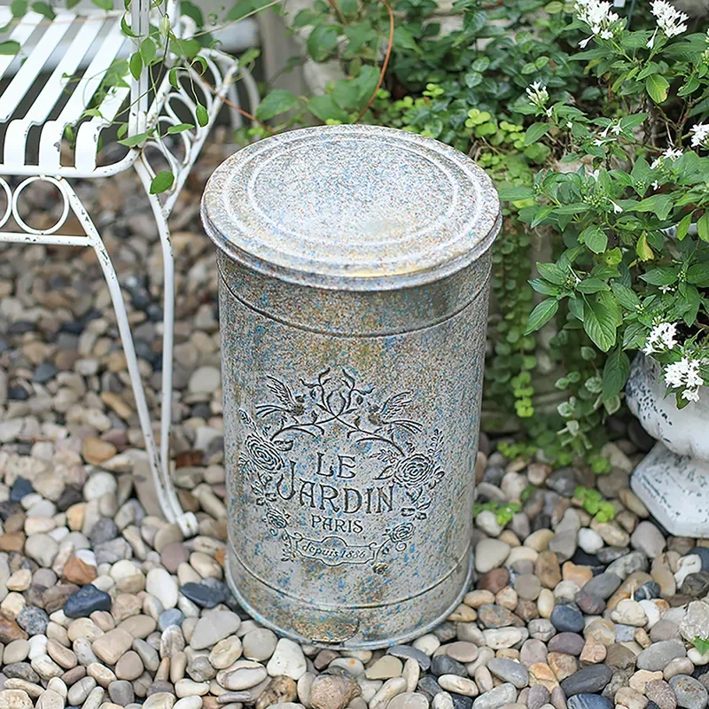 Vintage Wrought Iron Pedal Trash Can Retro Garden Waste Bin Outdoor Courtyard Decorative Metal Dustbin for Villa Yard