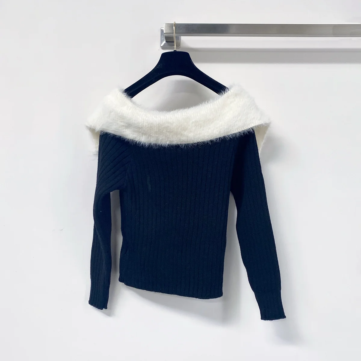 2026 High Quality Women's Hairy Big Collar One Shoulder Pit Strip Knitted Top--26819122
