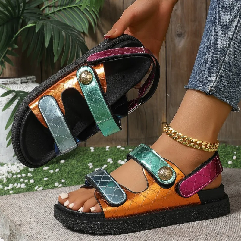 Sandalias informales con bloques de colores para mujer, nueva tendencia, punta redonda, punta abierta, cómodas sandalias con gancho y bucle de cuña, moda de verano 2025
