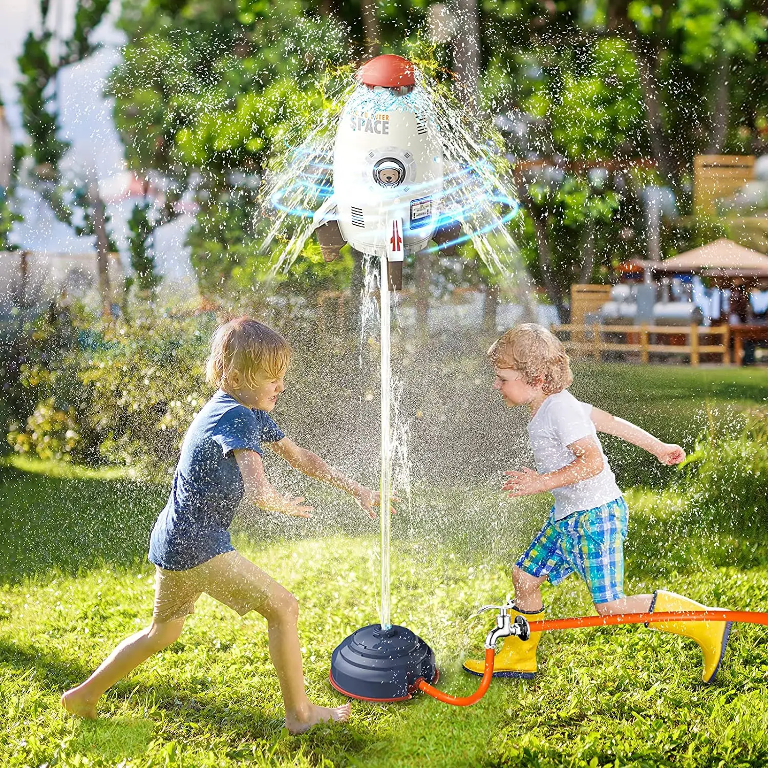 Irrigatore pistola ad acqua Yard Space Launcher Blaster Spinning Flying Splash Water Amusement giocattoli all'aperto regali per la giornata dei bambini