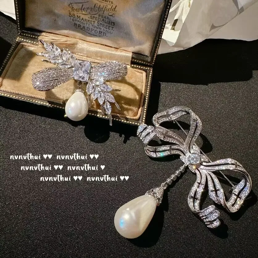 Vintage Butterfiy Knot Women's Brooches Hand-inlaid Zircon and Pearl Element Garment Accessories