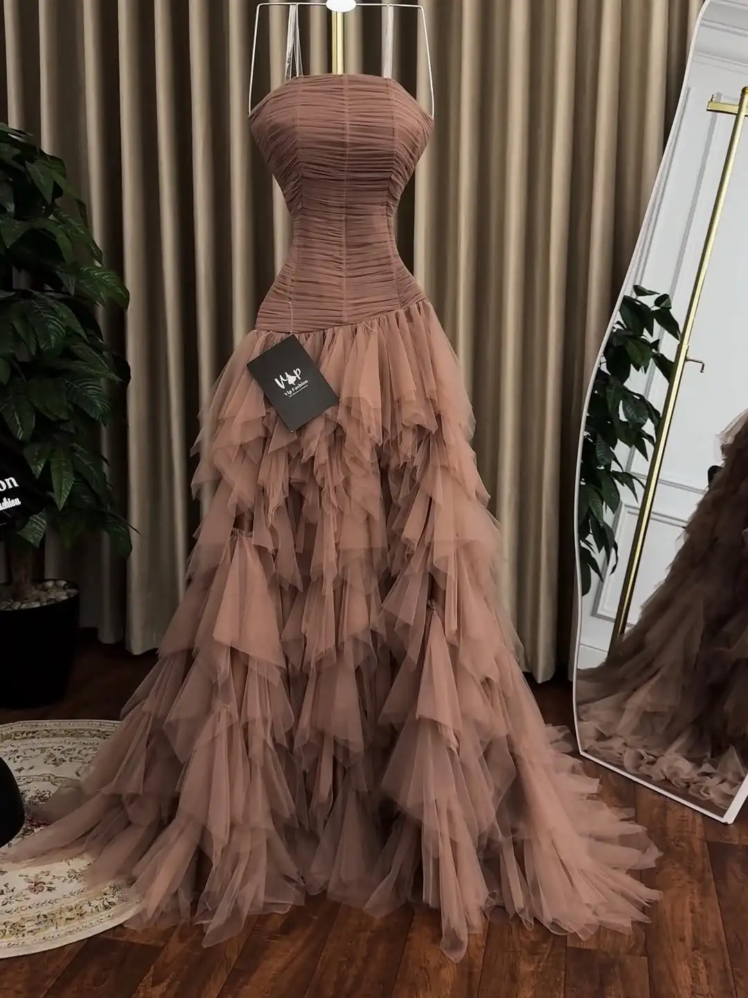 New Elegant Romantic Charming Strapless Ruched Multi Layer Ruffled Train Dress Tulle Evening Prom Formal Party Wedding Dress