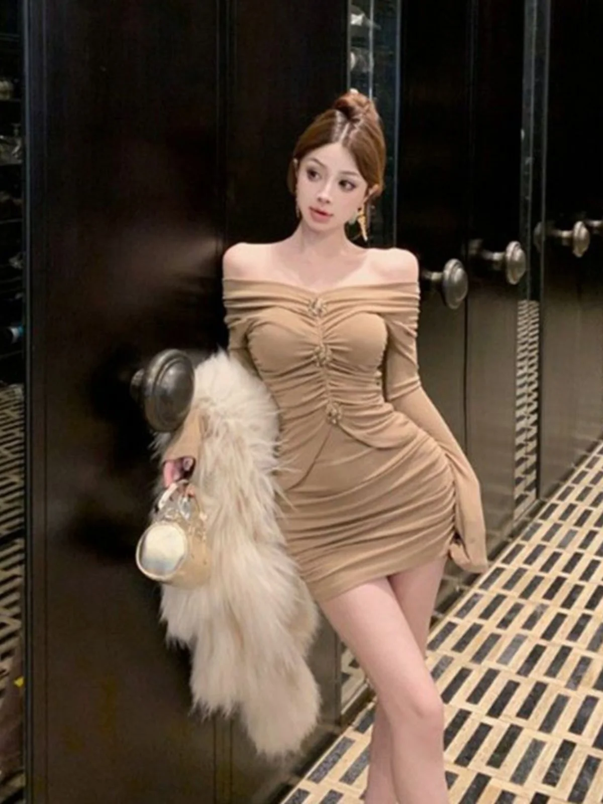

Sexy One-Shoulder Pleated Long-Sleeve Dress Women's High Waist Bounce Korean Style Commute Wind Autumn Winter Short Skirt