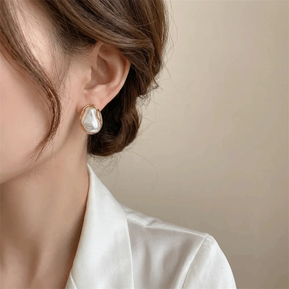 Alloy Baroque Imitation Pearl Dangle Earrings Acrylic Translucent Heart Bow Earrings Pure White Geometric Design