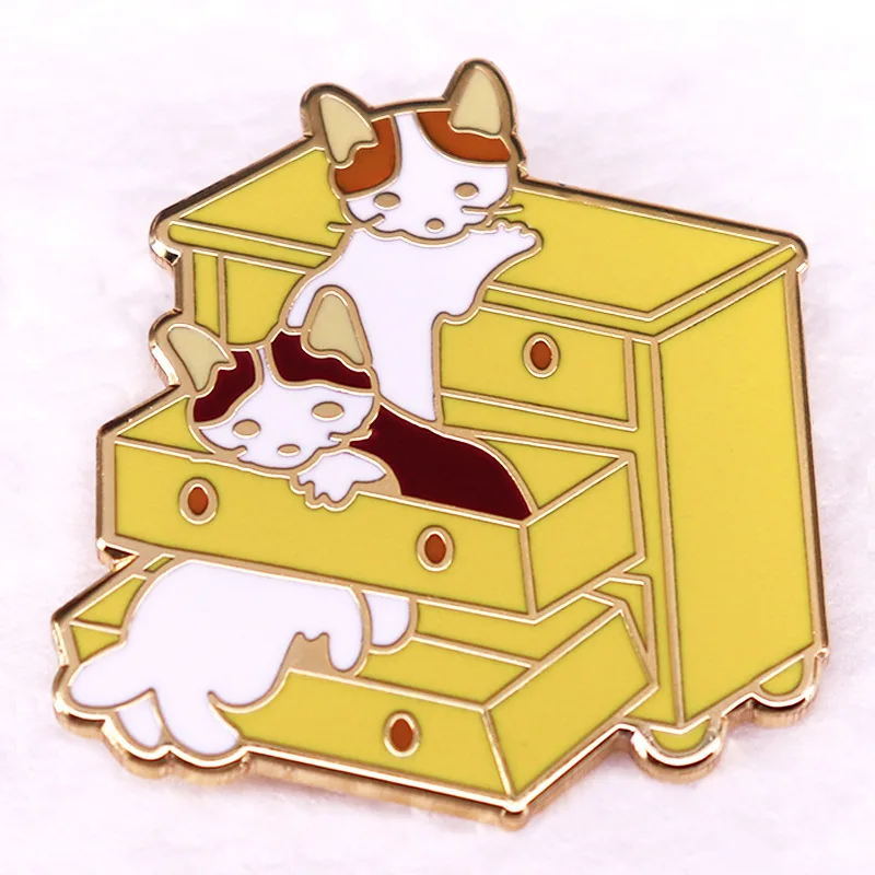 A2762 Cat Playing With Drawer Cat Lover Collection Brooches Badges Pins Kitty Enamel Pins Coat Hat Animal Decoration Jewelry