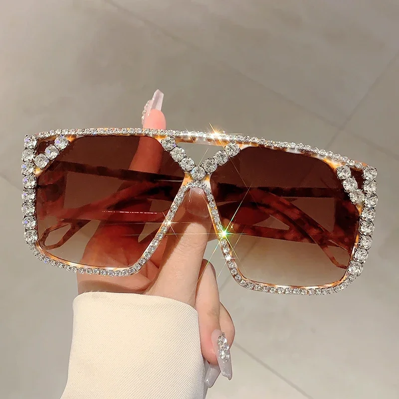 Rhinestone Shine Brand Design Sunglasses Fashion Women Grey Sun Glasses Trendy Decoration Sun Shades for Party Driving