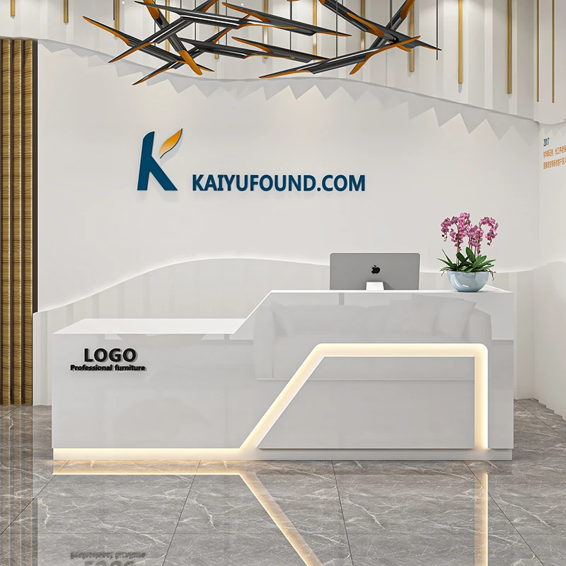 Рисунок 2 - Кассир, белая барная мебель для