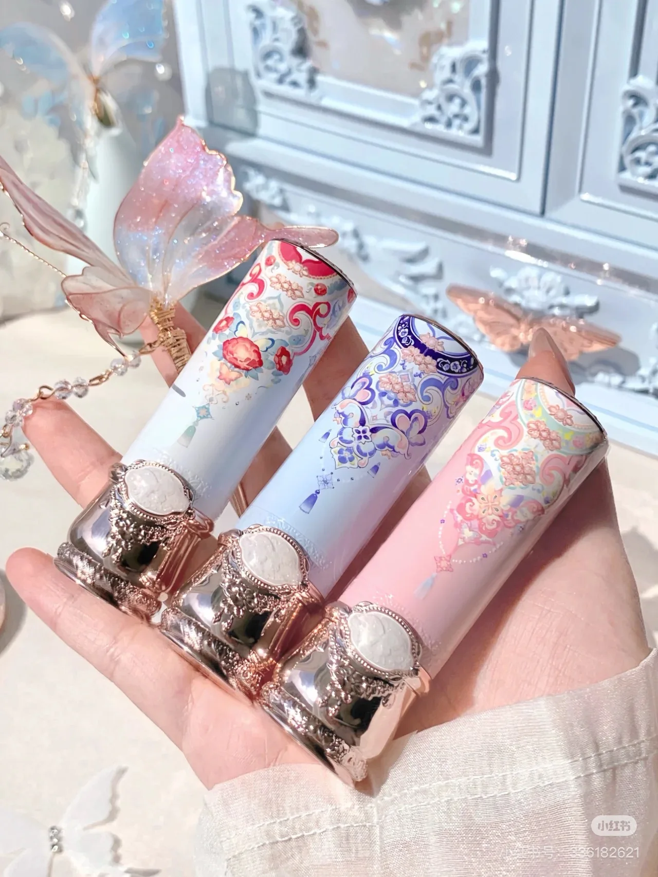 

Flower Knows Glossy Lipstick Butterfly Cloud Collar Collection 3.5g 100% Original Makeup Cosmetics Flowerknows