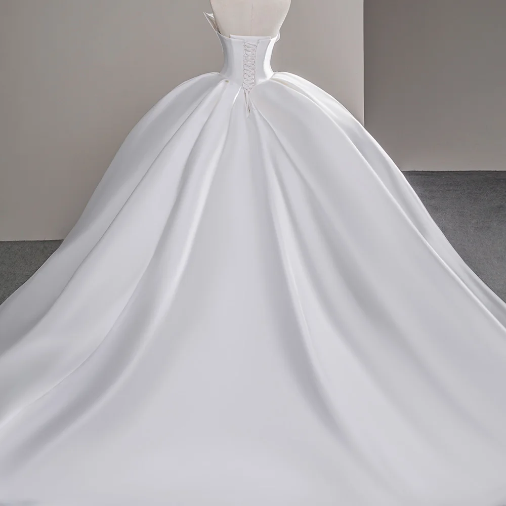 New Arrivals Strapless Neck Lace Up Back Satin Promotion Ball Gown Wedding Dress With Chapel Train Pleat Robe De Mariée SFY33