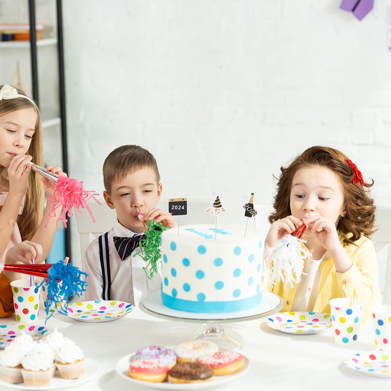 

12pcs 2024 New Year Cake Decorations Eye Catching Party Photo Props Birthday Cupcake Toppers Different Style Cakes New Year Eve