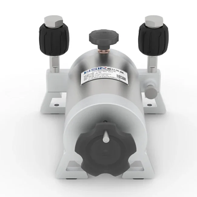 

Handheld miniature pressure comparison calibrator