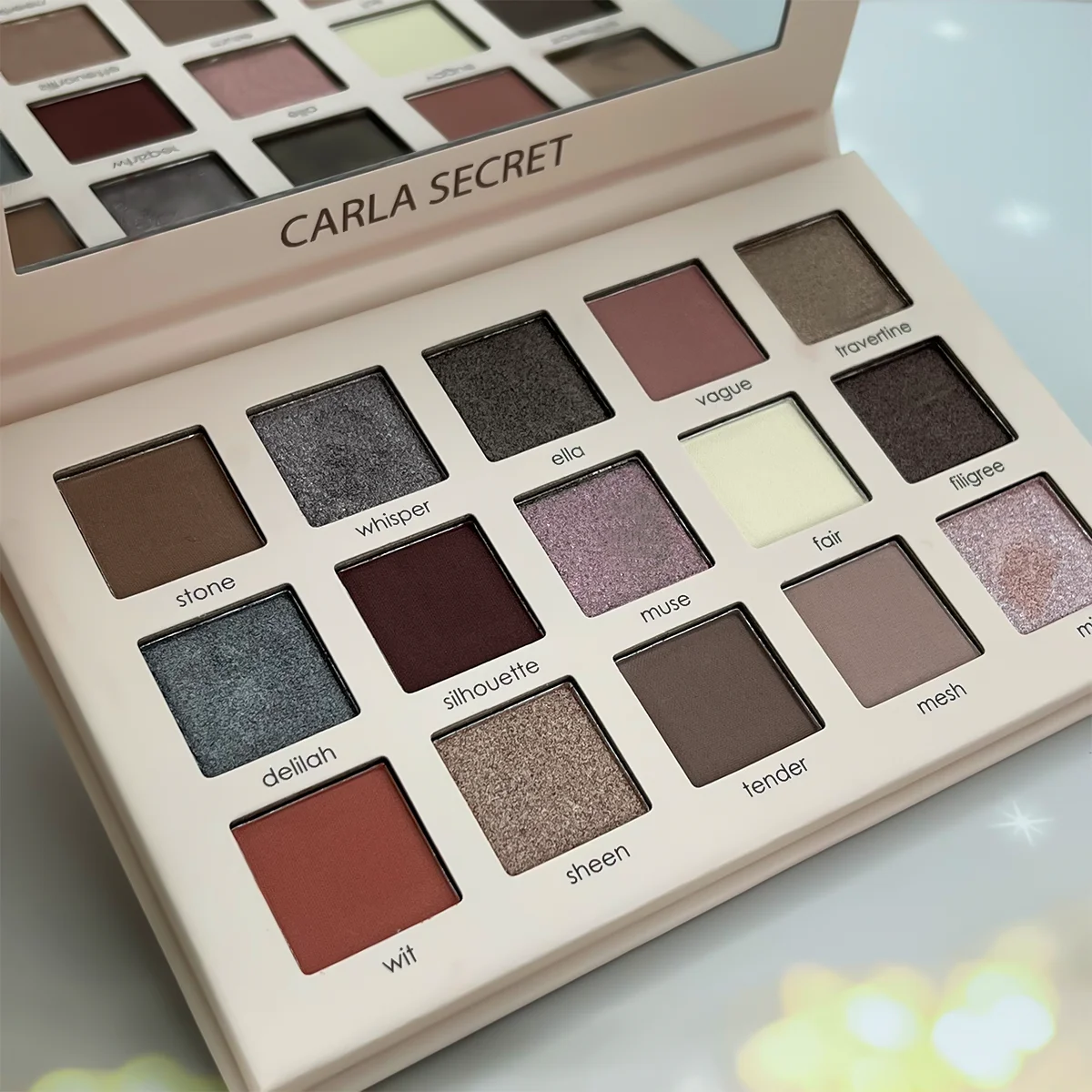 15 color earthy eye shadow palette with pearl and smoky finish, perfect for everyday use. I need a shadow palette