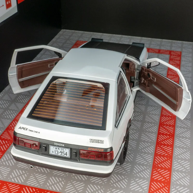 

1:24 модель спортивного автомобиля из сплава Toyota AE86, двери, передний капот и дверь багажника можно открыть имеет функцию звука и освещения.