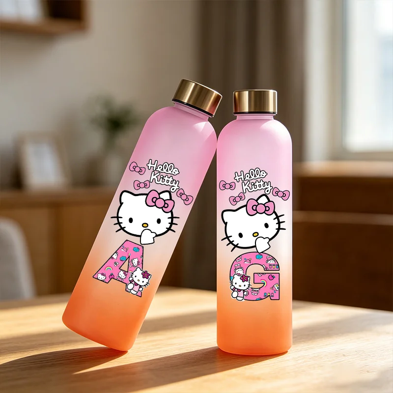Hello Kitty Wasserbecher, 900 ml, Trinkflasche für Mädchen, Anime-Buchstaben A-Z, Initialen, tragbare Sportwasserflaschen, Trinkflasche, Geschenk