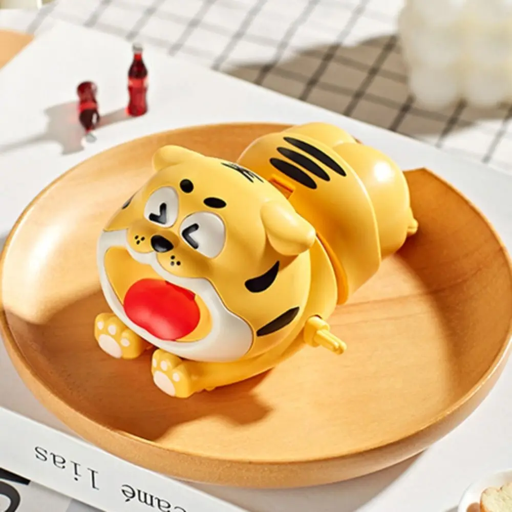 클라이밍 타이거즈 시계태엽 장난감 움직이는 인터랙티브 동물 타이거즈 윈드업 장난감 귀여운 만화 타이거즈 시계태엽 모델 유치원용