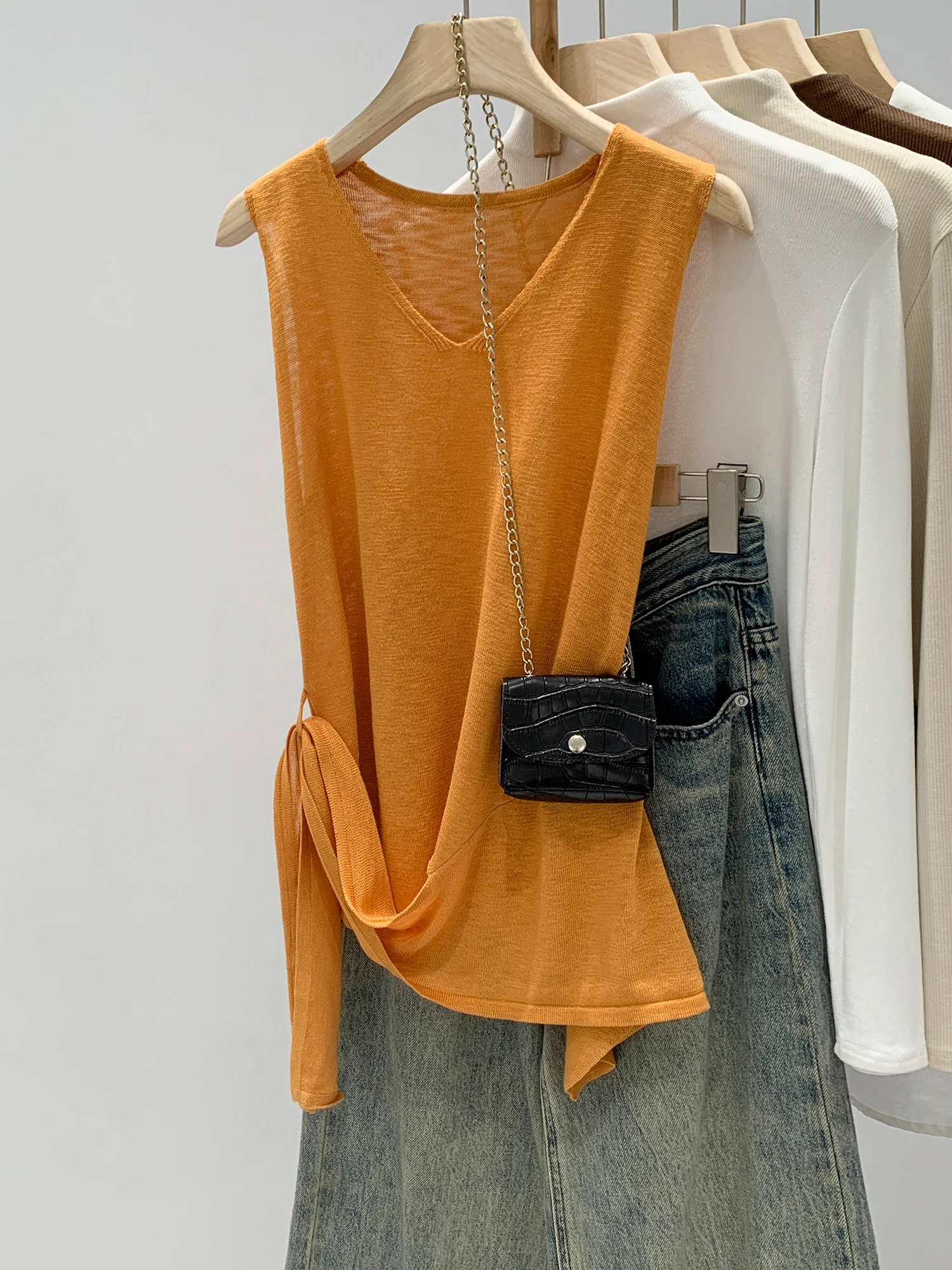 Simple Vacation Style Women's Sleeveless V-Neck Vest 2026 Summer New Belt Design Sensation Inner Wear Base Small Top