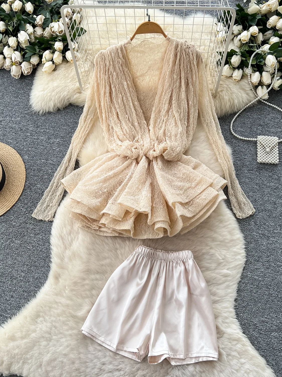 

Faionable Svel Pleated Loose Dr with Long Sve Base irt ort Pants Set V-ne Design Summer Collection