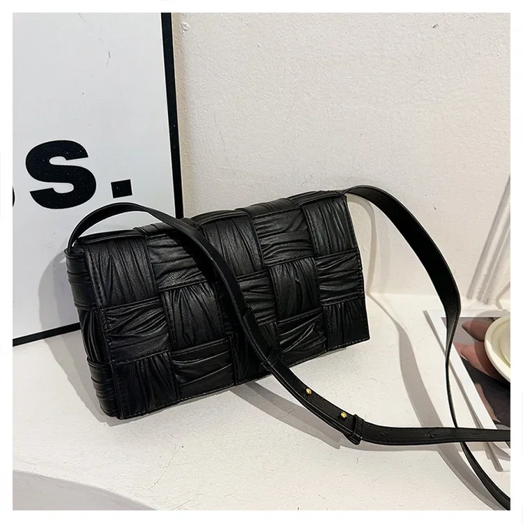 2025 Woven Straw Tote Bag Oversized Crossbody & Shoulder Bag Women Diamond Quilted Beach Vacation Everyday Essential Bestseller