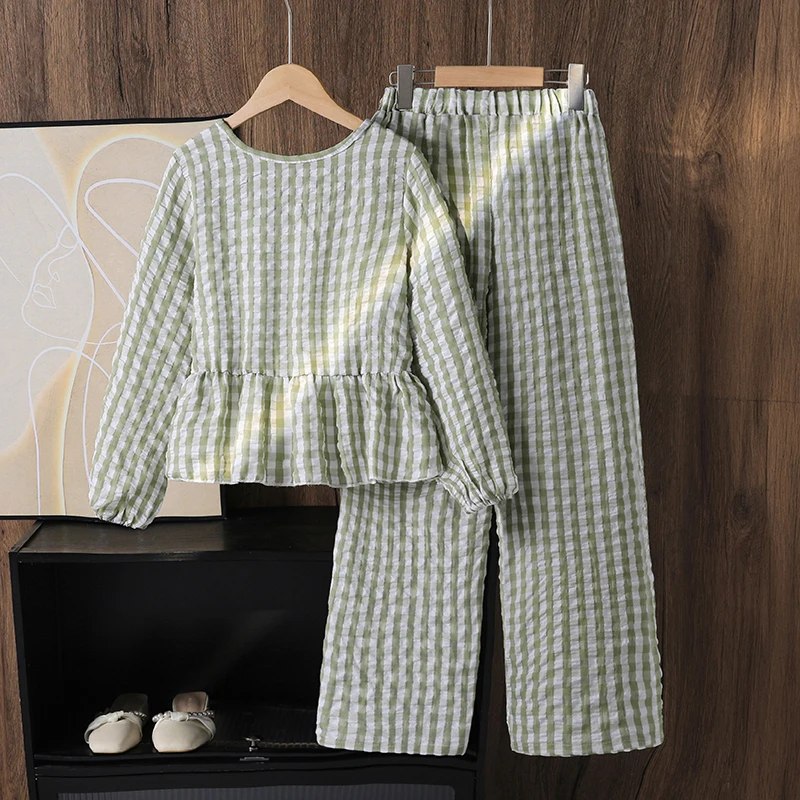

Повседневный комплект из двух предметов для девочек 8-12 лет: этот свежий зелено-белый клетчатый комплект включает в себя топ с рюшами по низу и брюки с широкими штанинами в тон.