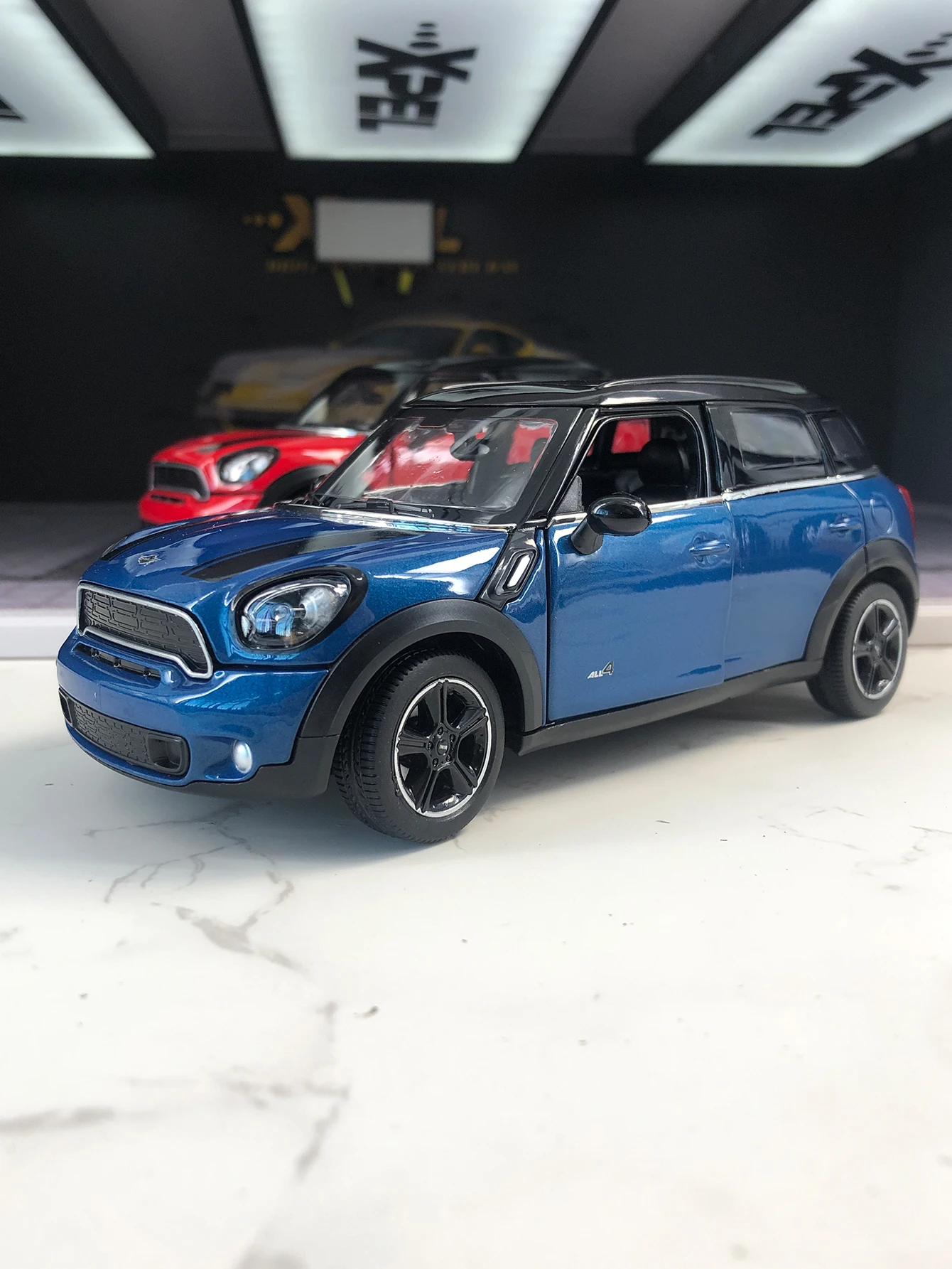 Rastar 1:24 simulation zinc alloy BMW MINI Cooper S Countryman model car, static ornament, metal collectible gift car
