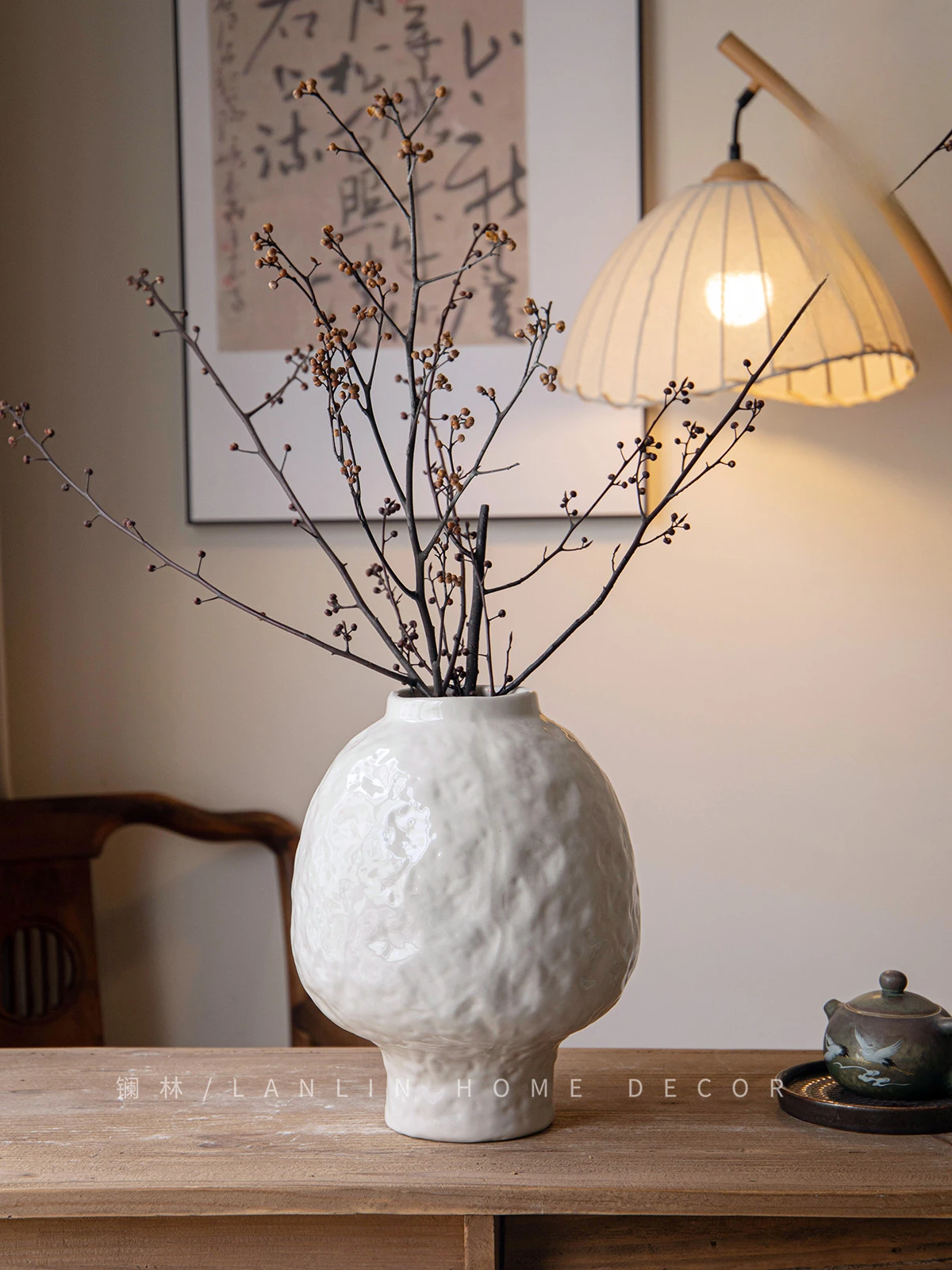 

Modern simple white-glazed ceramic vase Jingdezhen wabi-sabi dried flower hydroponic dual-purpose high-end decoration ornament