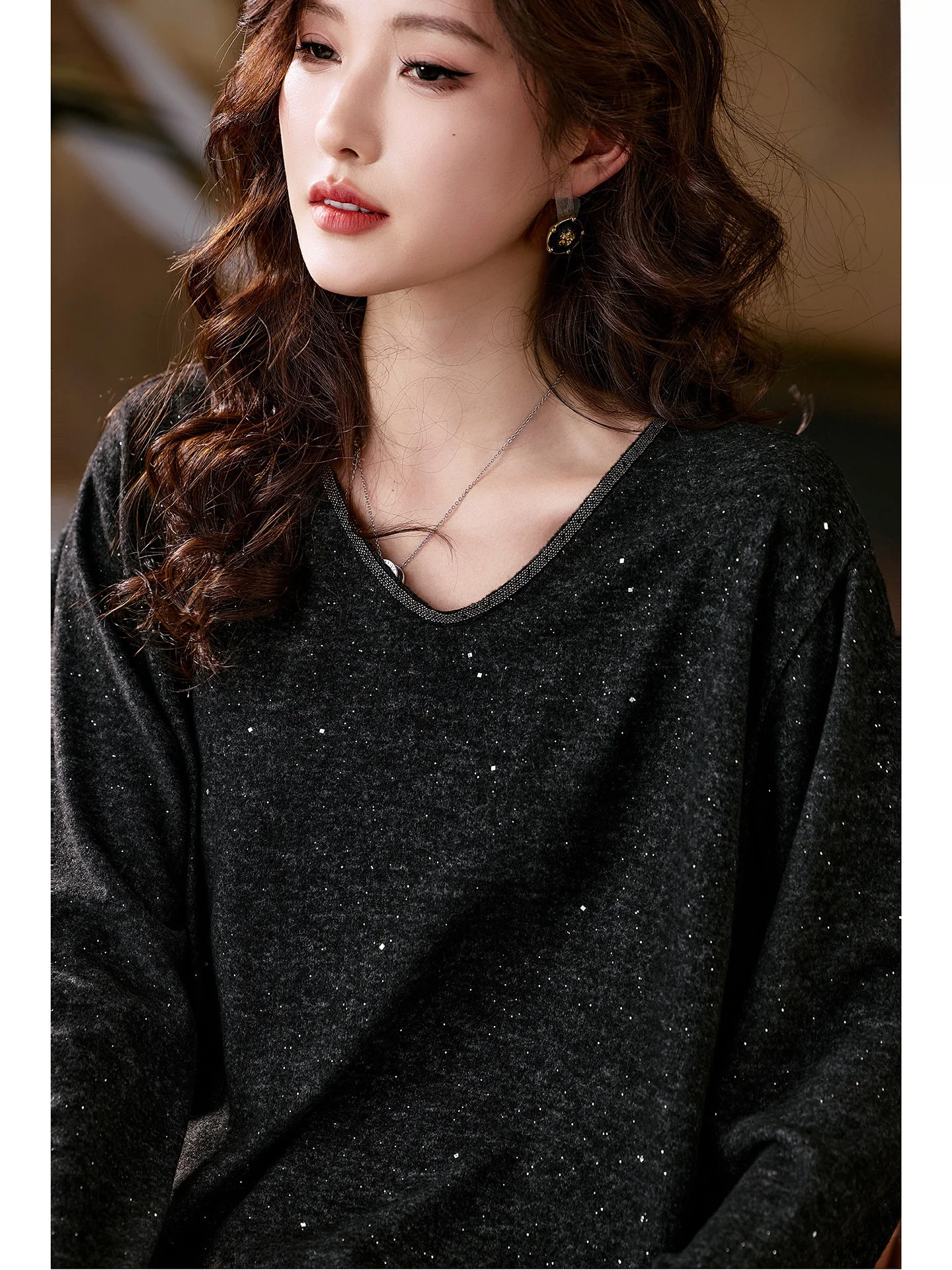 

Street Sle Loose Fit V-Ne Beaded T-irt Women's plus Size Winter New Arrival Casual Comfortable Breathable Polyester Blend