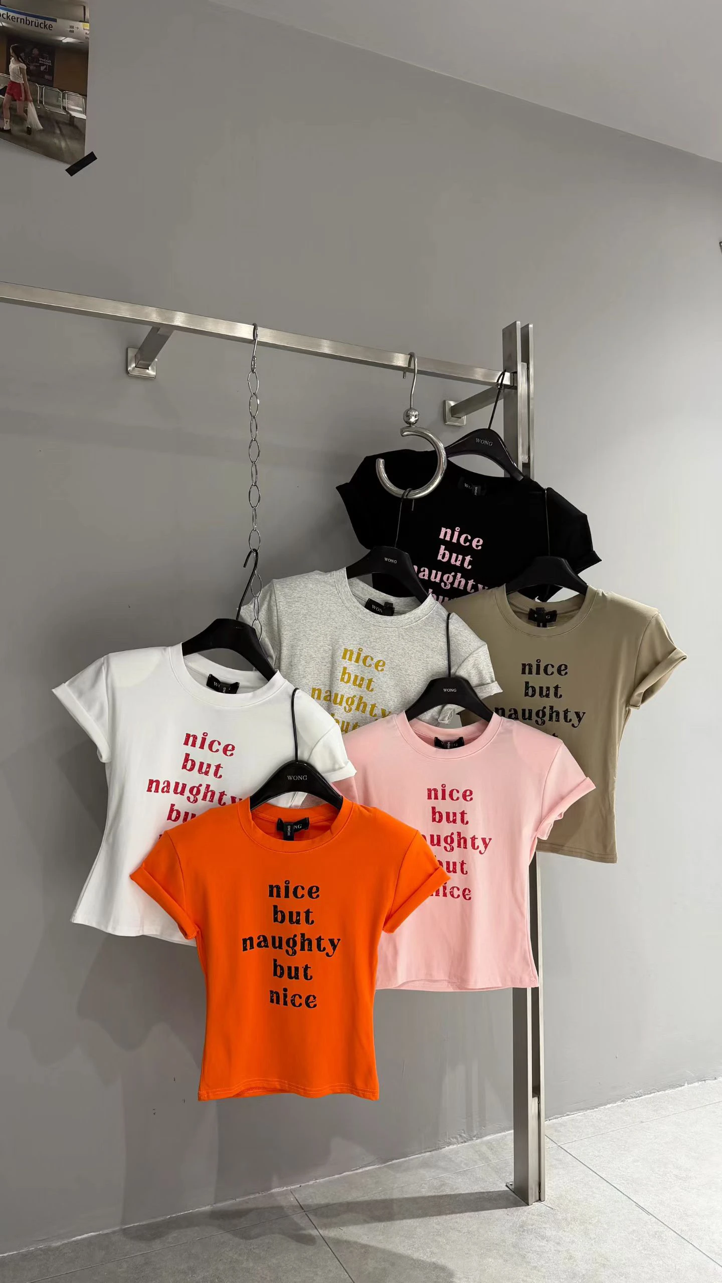 

Korean Style round Neck Letter Print Slim Fit Short Sleeve T-Shirt Women Padded Shoulder Top Fashionable Versatile Casual Cot...